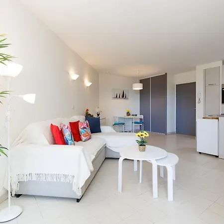 Les Pins Bleus * Antibes