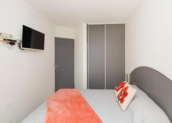 Les Pins Bleus Appartement *