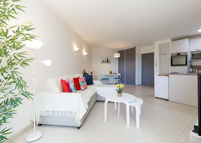 Les Pins Bleus * Antibes