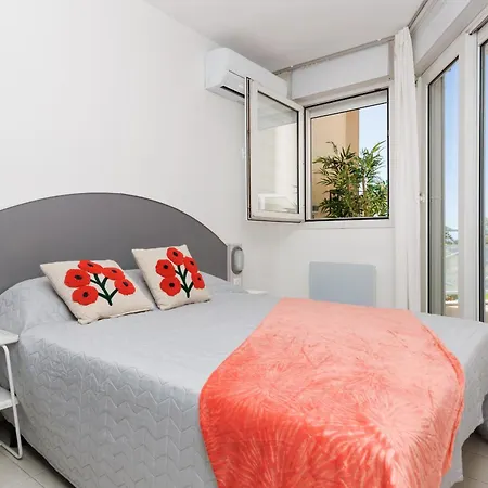 Les Pins Bleus Antibes