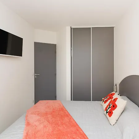 Les Pins Bleus Daire *