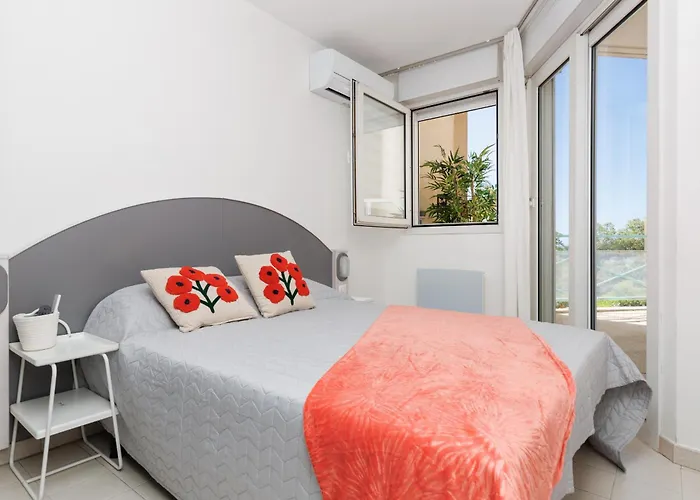 Les Pins Bleus Antibes