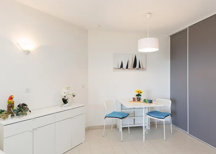 Les Pins Bleus Antibes